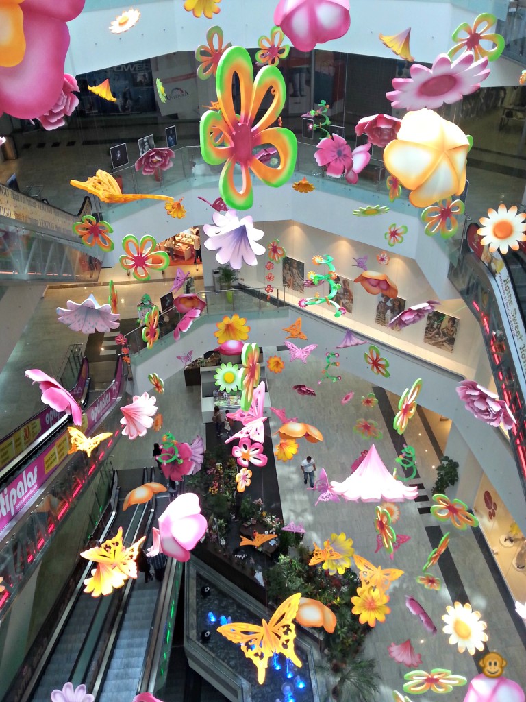 In goana spre Ipotesti - Mall Uvertura