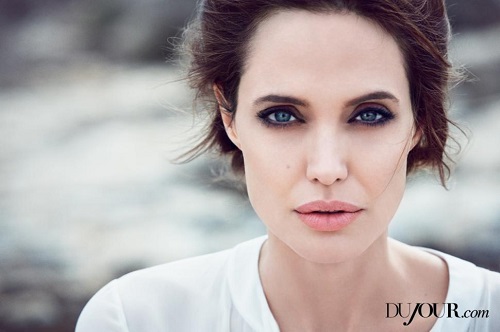 Angelina Jolie la masa regizorilor